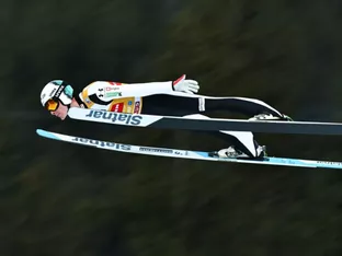 Tschofenig bei überlegenem Prevc-Sieg ex aequo Zweiter