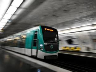 Angreifer verletzte drei Frauen in Pariser Metro