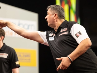Topstar Littler lässt Suljovic bei Darts-WM keine Chance