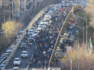 Proteste im Iran: Justiz droht mit "entschiedenem Vorgehen"