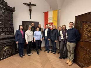 Sensibilität für Demenz in der Bevölkerung stärken