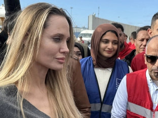 Angelina Jolie besucht Grenzübergang nach Gaza