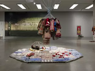 Kunsthalle Wien zeigt "Bildgewänder" im Trainingsraum