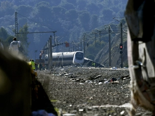 Mehrere Verletzte bei Kollision von Zug mit Kran in Spanien