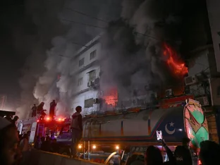 Mindestens 14 Tote bei Feuer in Pakistan