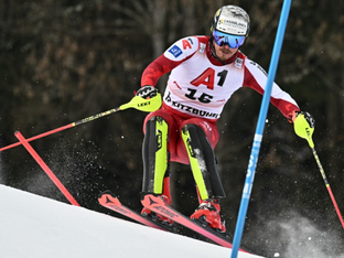 Feller im Kitzbühel-Slalom mit Podestchance