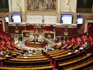 Französisches Parlament für Social-Media-Verbot für Kinder