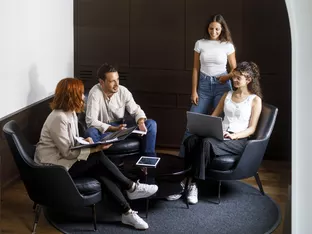 Sommerpraktika beim Land: Mehr Taschengeld und weniger Arbeitsstunden