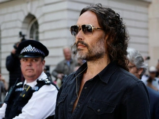 Keine U-Haft für britischen Schauspieler Russell Brand