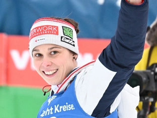 Skispringerin Eder in Ljubno erneut Zweite hinter Prevc