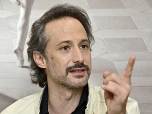 Victoria Swarovski und Michael Ostrowski moderieren den ESC