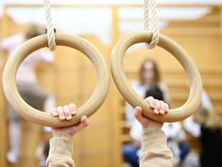 Verlängerte Öffnungszeiten in Kindergärten: AGB verlangt Voraussetzungen