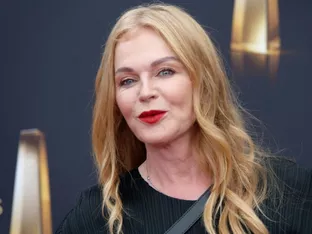 Sängerin Inga Humpe auch mit fast 70 im Berliner Technoclub