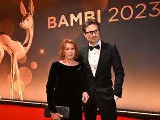 Simon Verhoeven hat Dreh mit Mutter Senta Berger genossen