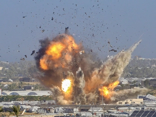 Dutzende Tote bei israelischen Luftangriffen