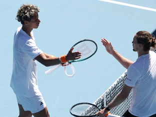 Zverev nach holprigem Start in Australien mit Auftaktsieg