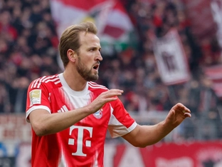 FC Bayern hält sich Dortmund mit 3:0 in Bremen vom Leib