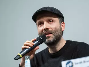 Neues humorvolles Nachrichtenformat "Fun Facts" mit Promis