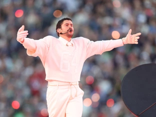 Bad Bunny liefert bei Super Bowl Hommage an Länder Amerikas