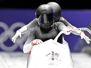 Beierl/Williams im Zweierbob zur Halbzeit Achte