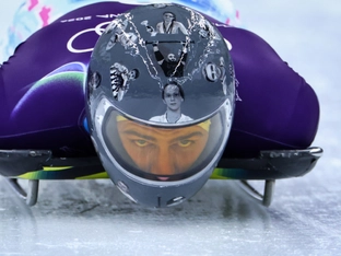 Ukrainischer Skeletoni zeigt Kriegsopfer auf Olympia-Helm