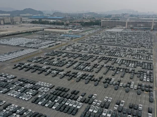 Autos aus Europa und Asien gelangen über China nach Russland