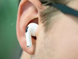 Airpods stoppen draußen Wiedergabe: Ohrerkennung prüfen