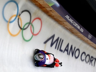 Flock führt zur Halbzeit im olympischen Skeleton-Rennen