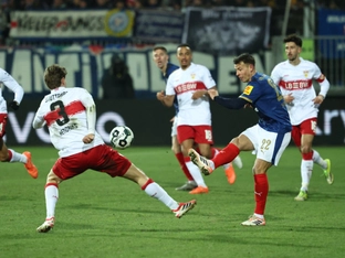 Stuttgart nach 3:0 in Kiel im Halbfinale des DFB-Pokals
