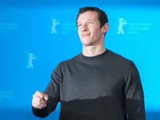 Callum Turner weicht Frage nach Bond-Rolle aus