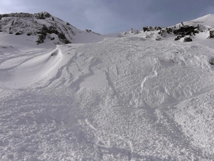 Lawinenabgänge in Tirol fordern zwei Tote