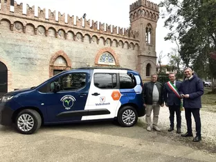 Volksbank: Übergabe von Fiat E-Doblò an ehrenamtlichen Verein