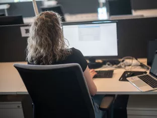 Haltung bitte: Diese App zwingt zum Geradesitzen am Rechner