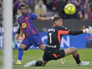 Yamal schießt Barcelona mit Triplepack zu Sieg im Schlager