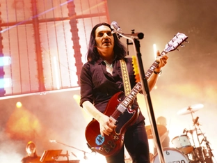 Placebo "vervollständigen" ihr Debüt und spielen es in Wien