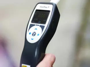 Alkolenkerin bei Polizeikontrolle kaum noch ansprechbar