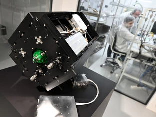 Österreichs erster militärischer Satellit präsentiert