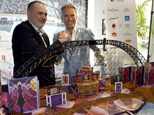 "Käfig voller Narren" mit viel Treppe und Liebe in Mörbisch