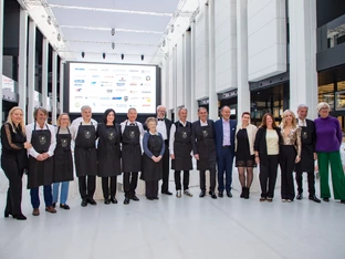 Prominente als Kellner