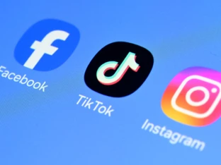 Auch Indonesien sperrt Social Media für junge Menschen