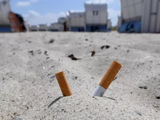 Stadt Rom führt Rauchverbot an Stränden ein