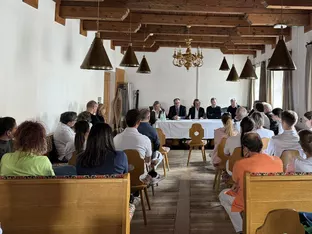 Landesrat Messner besucht Krankenhaus Innichen: Gemeinschaftshaus im Fokus