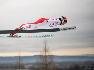 Eder segelt in Hinzenbach zu zweitem Skisprung-Weltcupsieg