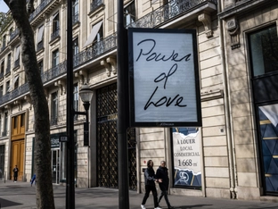 Céline Dion heizt Gerüchte über mögliches Comeback an