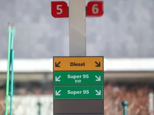 Zapfsäulen-Streit: Deutsche Regierung geht auf Konzerne los