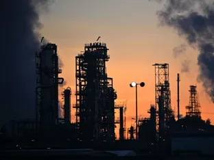 Ölpreise steigen, Freigabe von IEA-Ölreserven verpufft