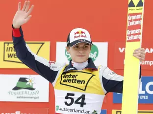 Embacher springt bei Junioren-WM wieder zu Gold