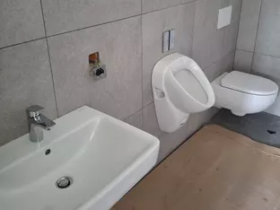 Toiletten am Bahnhof in St. Michael in Eppan: Renovierungsarbeiten angelaufen