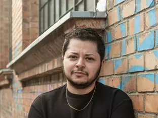 Kabarettist Der Kuseng erwartet im Iran keine rasche Lösung