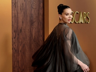 "Blood & Sinners"-Star Hailee Steinfeld ist jetzt Mutter